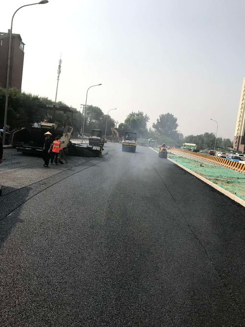 北京石灰粉灰碎石厂 沥青路面施工的专业之道